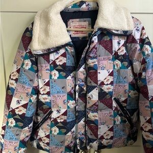 Levi Strauss women’s Sherpa jacket size M Brand New with tag.